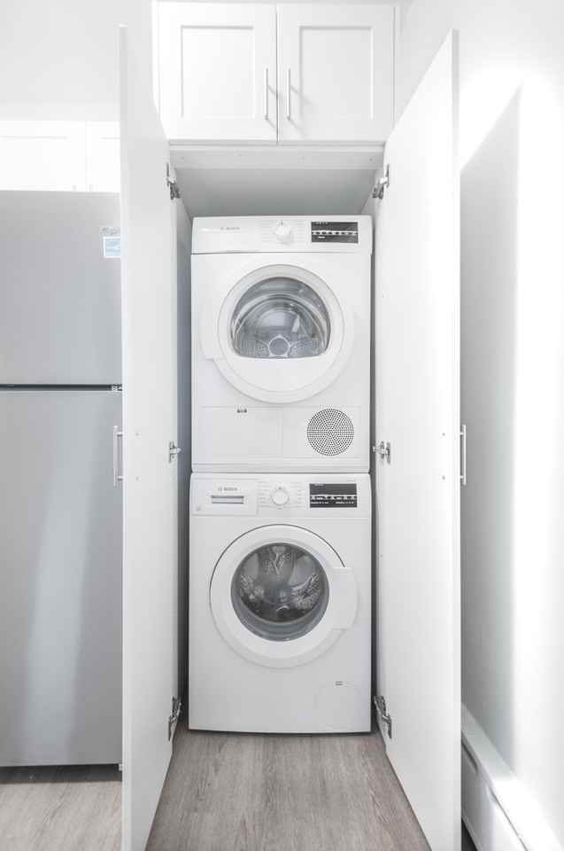 123 Charlton Avenue East - Photo 3 of 30