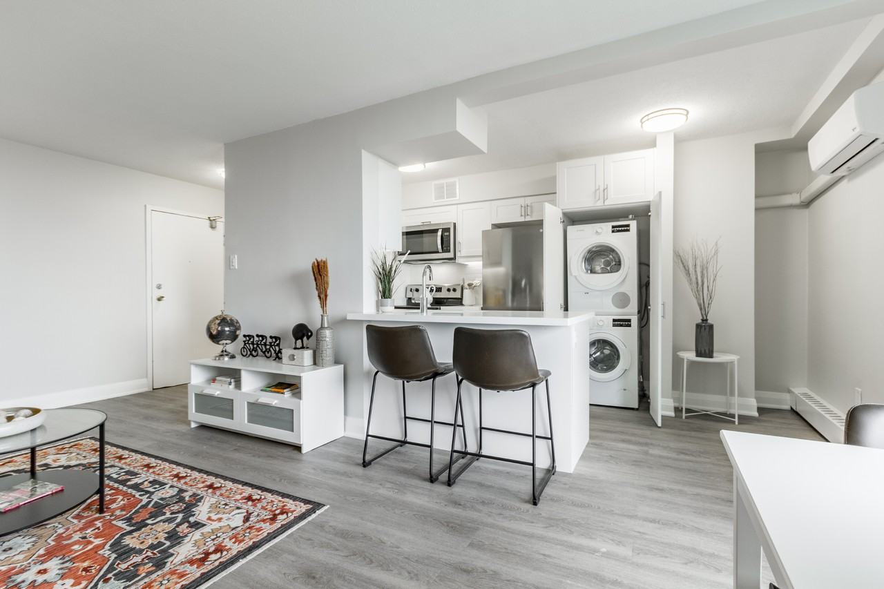 123 Charlton Avenue East - Photo 6 of 30