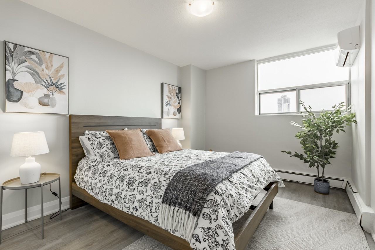 123 Charlton Avenue East - Photo 7 of 30