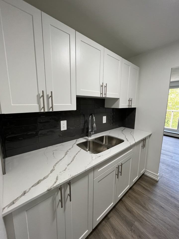 294 Saulsbury Street - Photo 3 of 10