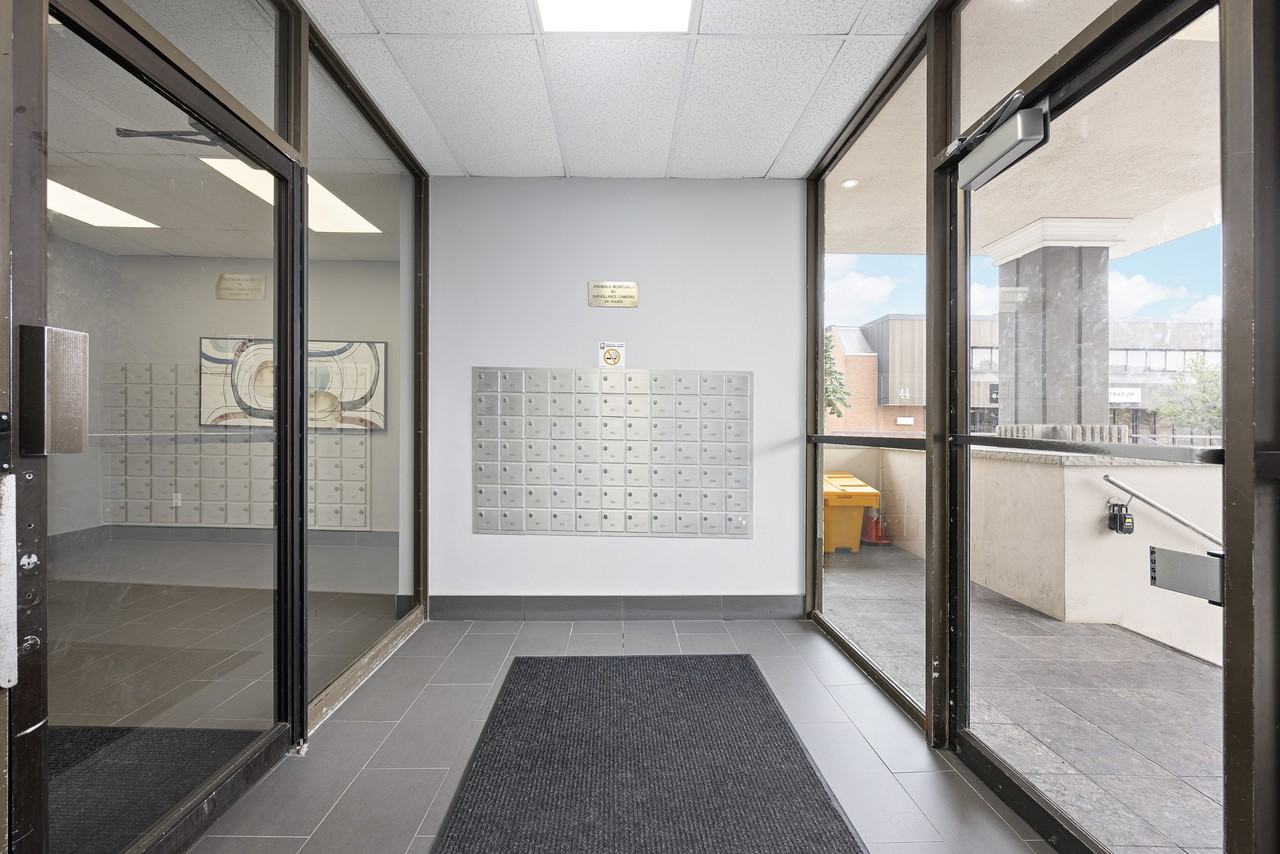 33 Richmond Street W - Photo 7 of 10