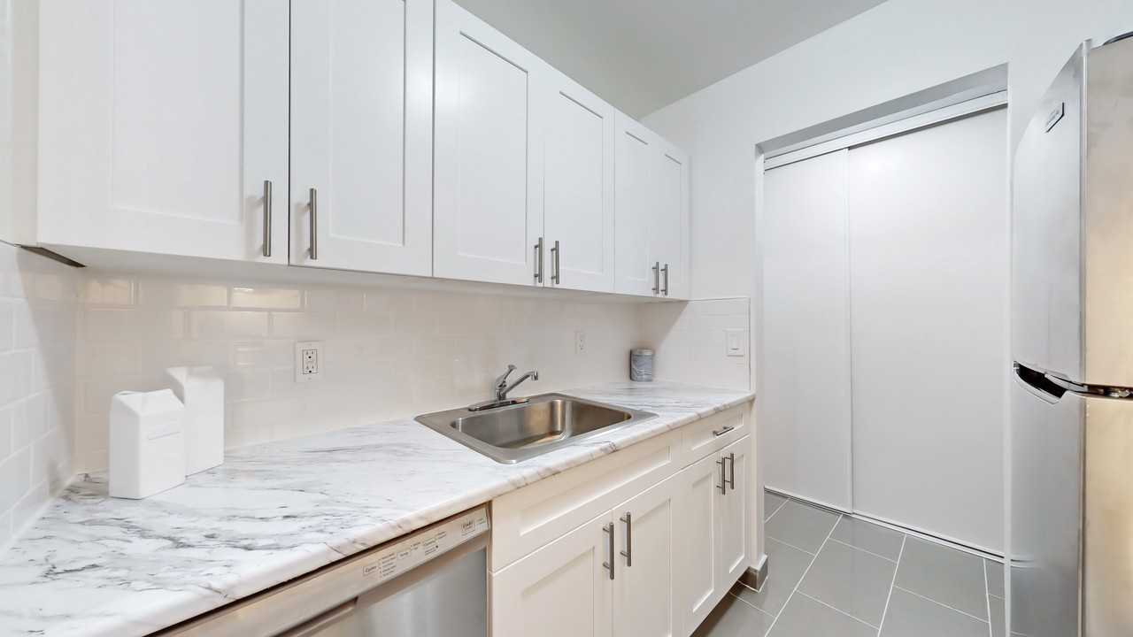 Bedford Oaks - Photo 2 of 43