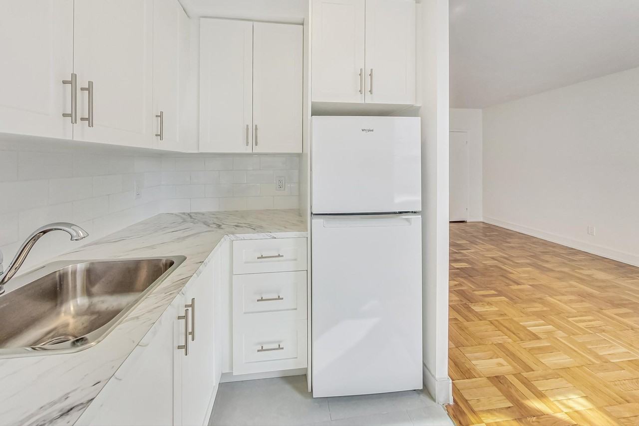 The Cottingham Manor - Photo 7 of 27