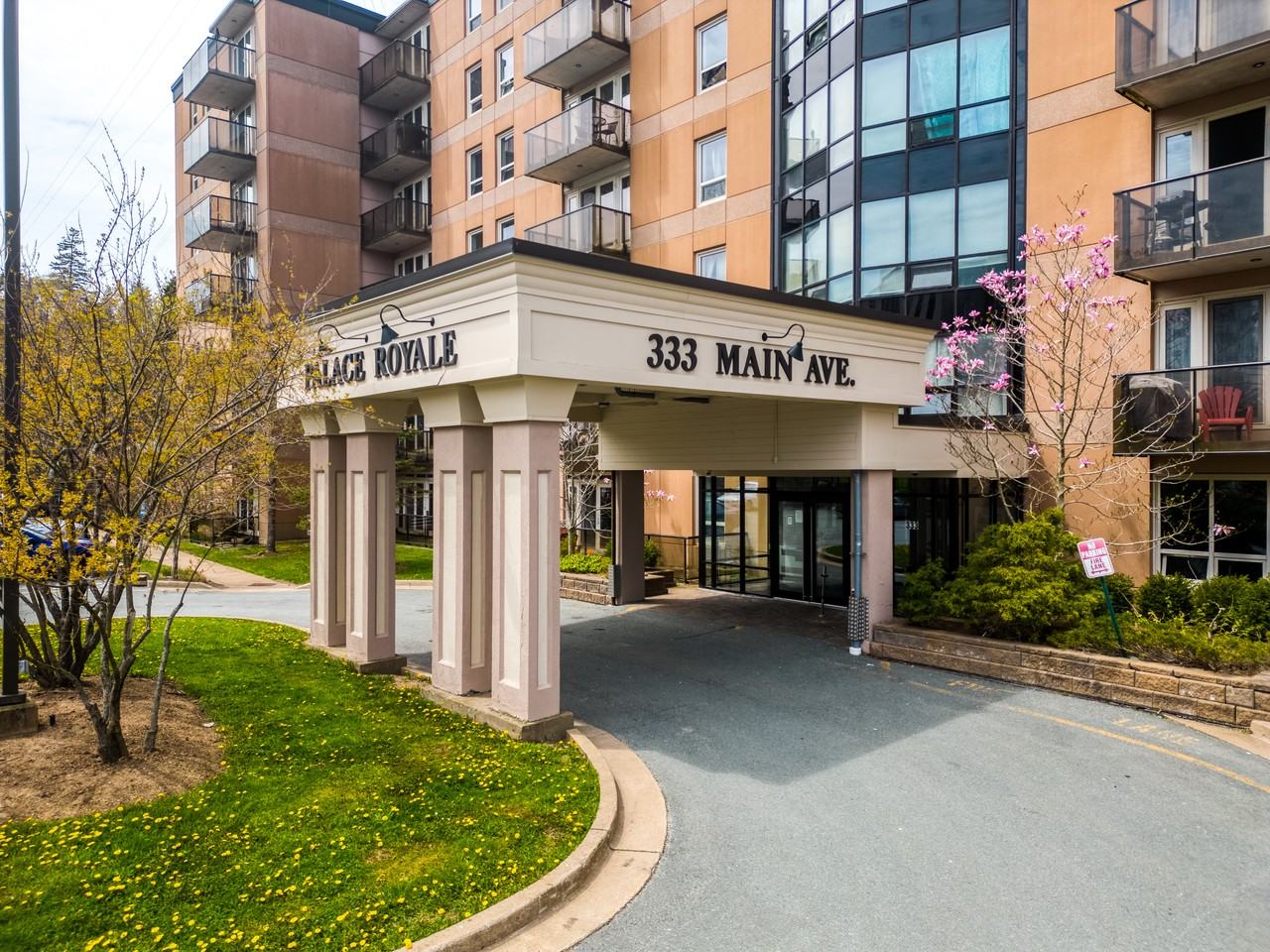 Palace Royale - Photo 3 of 10