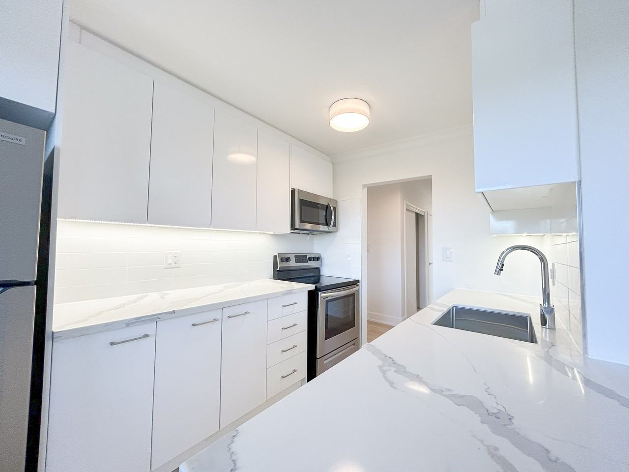 700 Ross - Photo 2 of 18