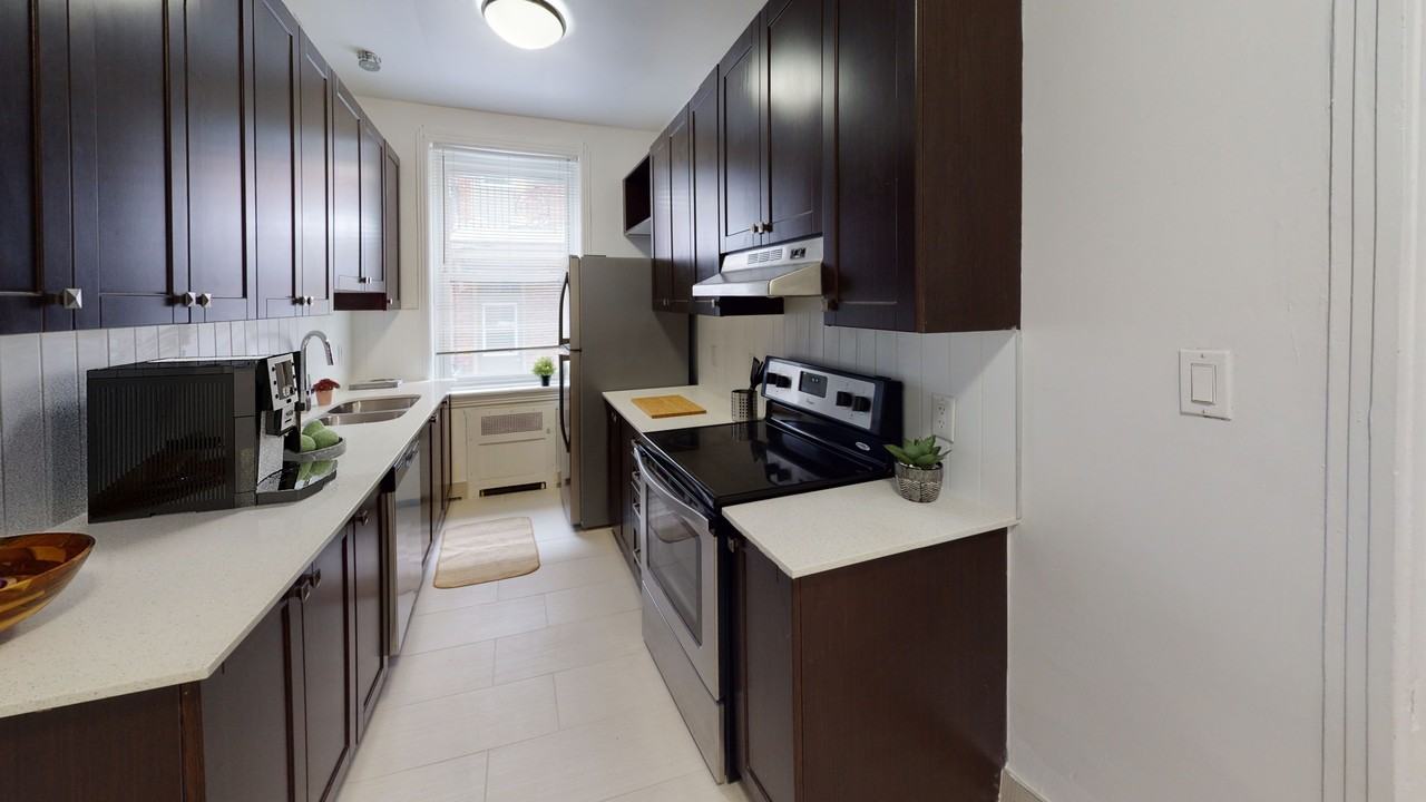 King Edward Avenue - Photo 5 of 9