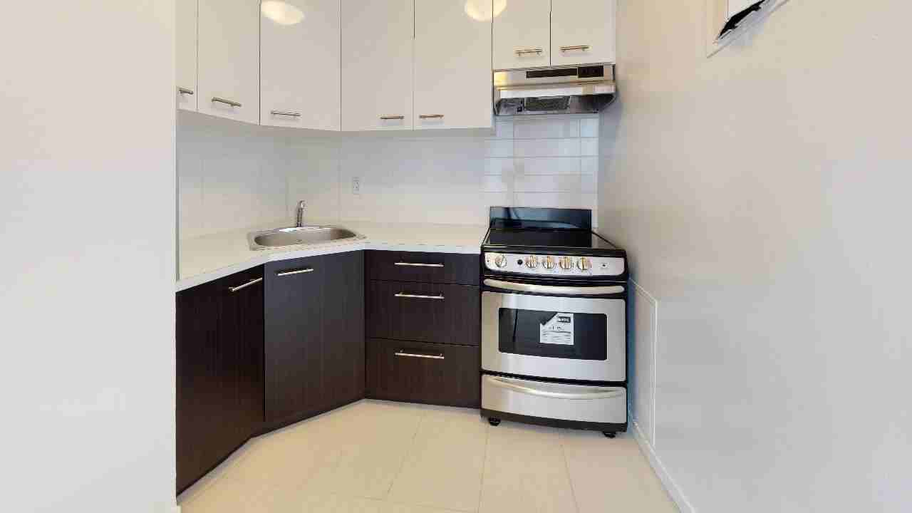 235 Sherbrooke - Photo 2 of 50