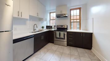 featured image of 4560 Rue Sainte-Catherine O