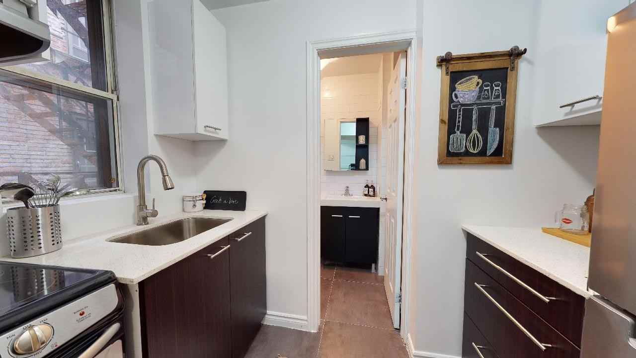 2054 Claremont - Photo 5 of 10