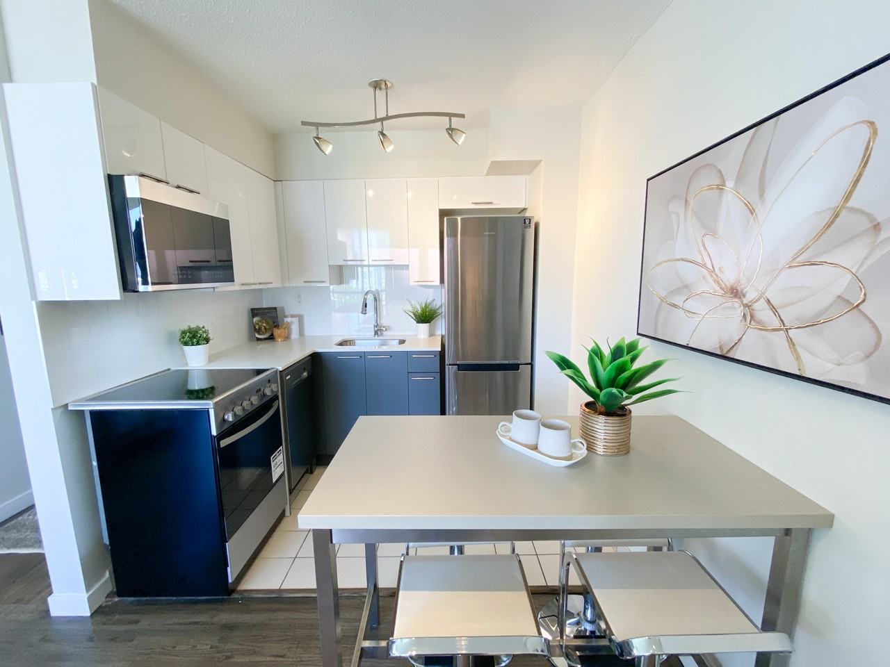 1580 Haro - Photo 4 of 16