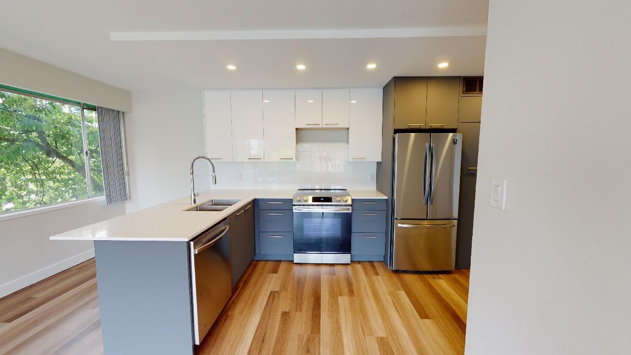 1270 Nicola - Photo 2 of 9