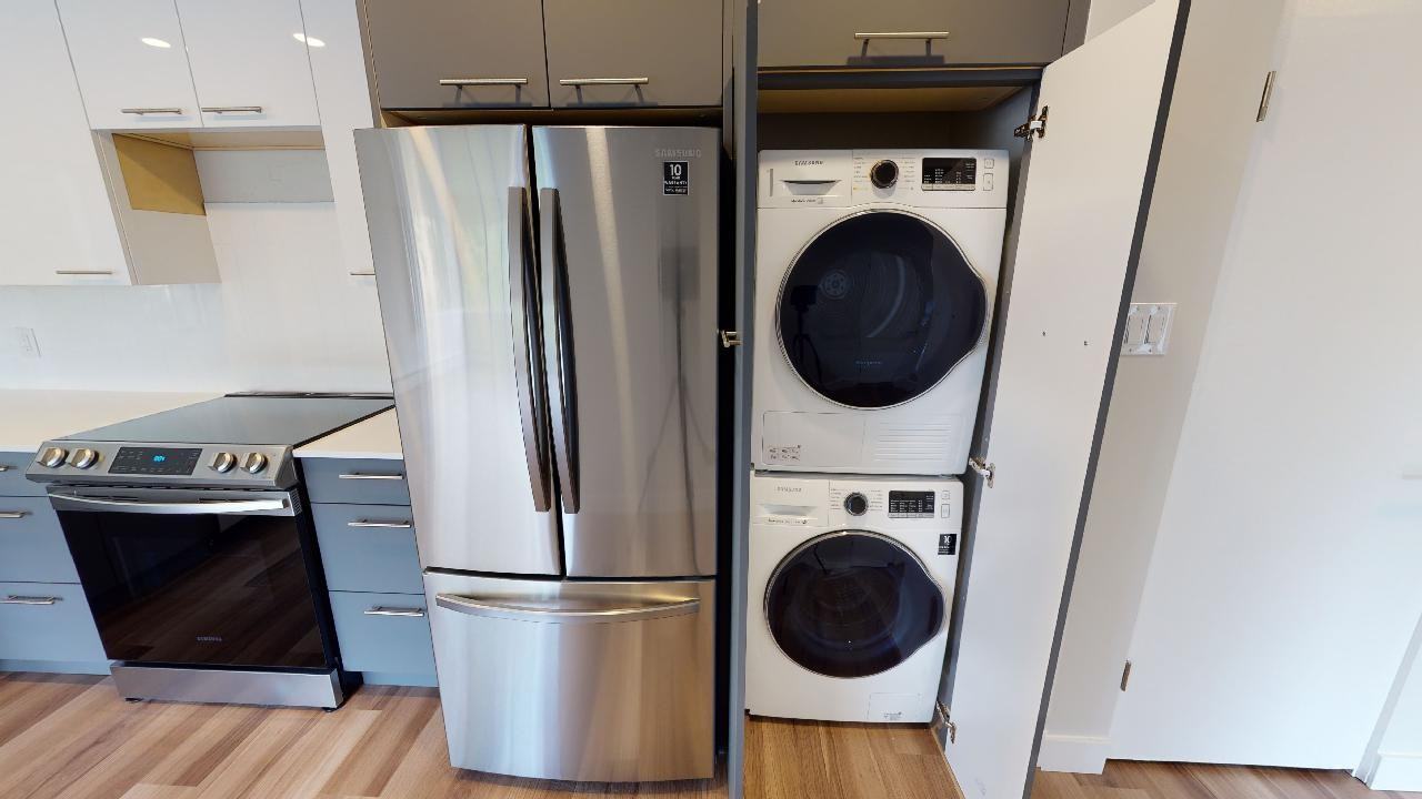 1270 Nicola - Photo 4 of 9