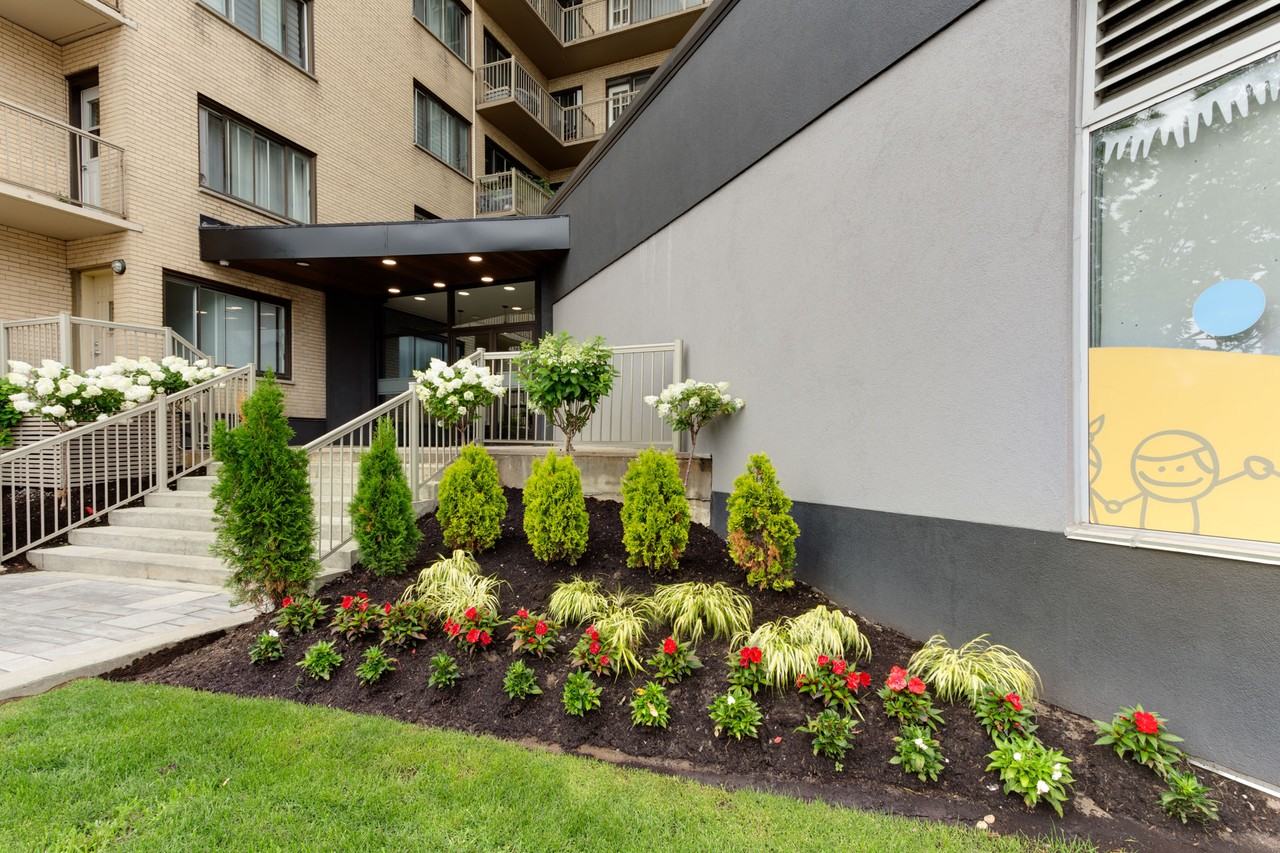 4875 Dufferin - Photo 2 of 10