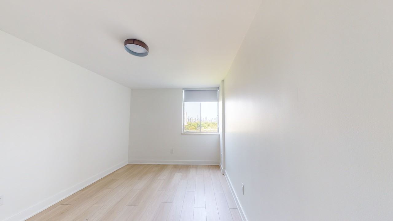 919 Dufferin - Photo 3 of 8