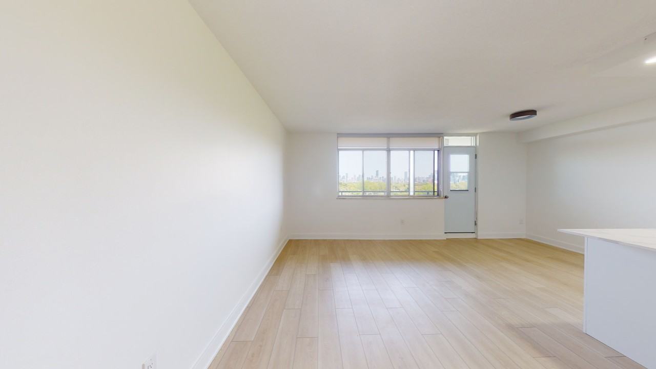 919 Dufferin - Photo 5 of 8