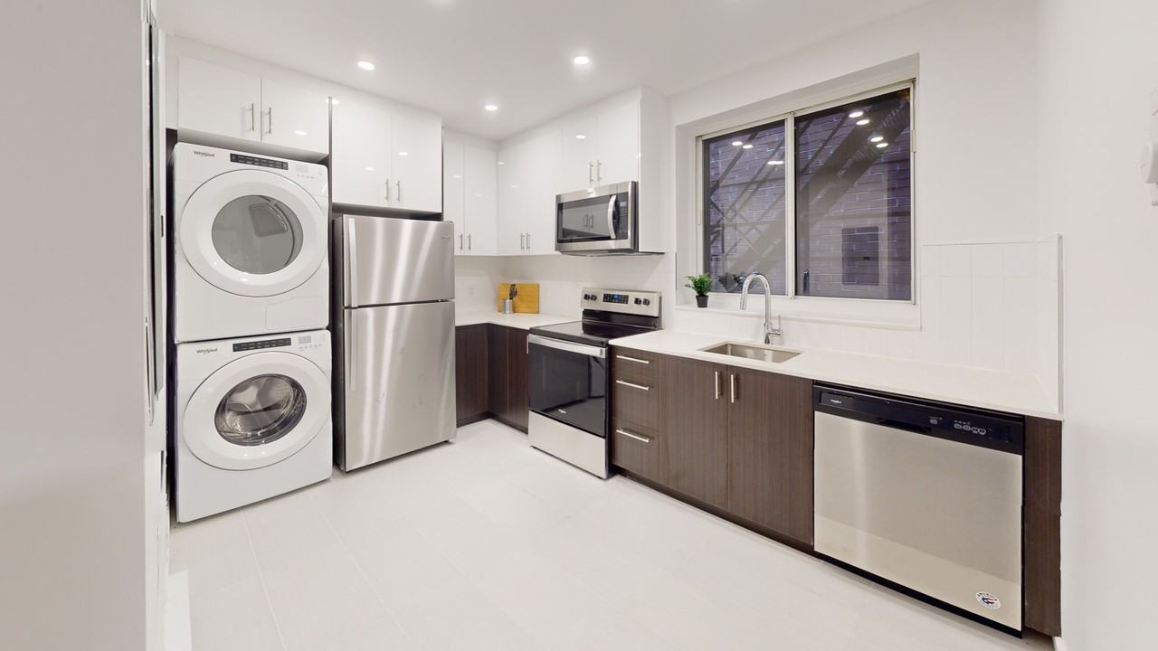 5881 Monkland - Photo 2 of 22