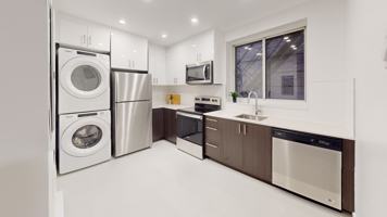 featured image of 5881 Av De Monkland
