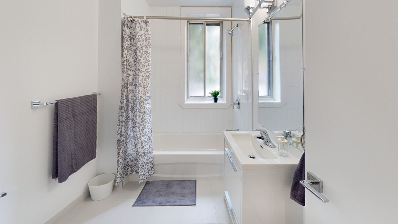 5881 Monkland - Photo 7 of 11