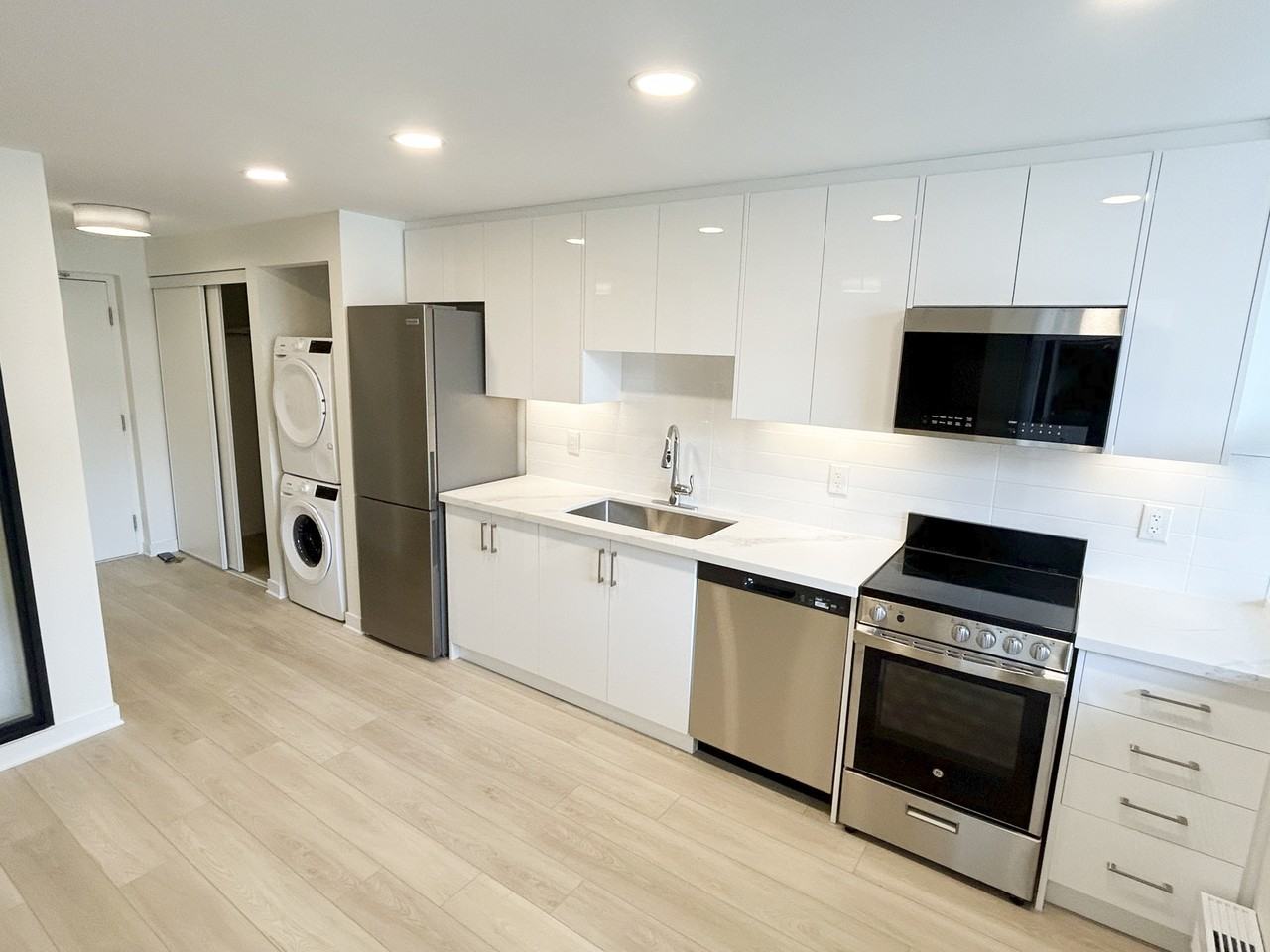 920 Inverhouse - Photo 2 of 10