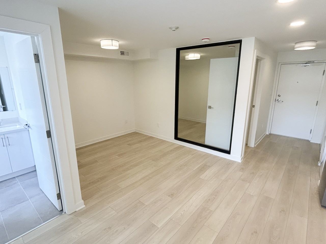 920 Inverhouse - Photo 3 of 10