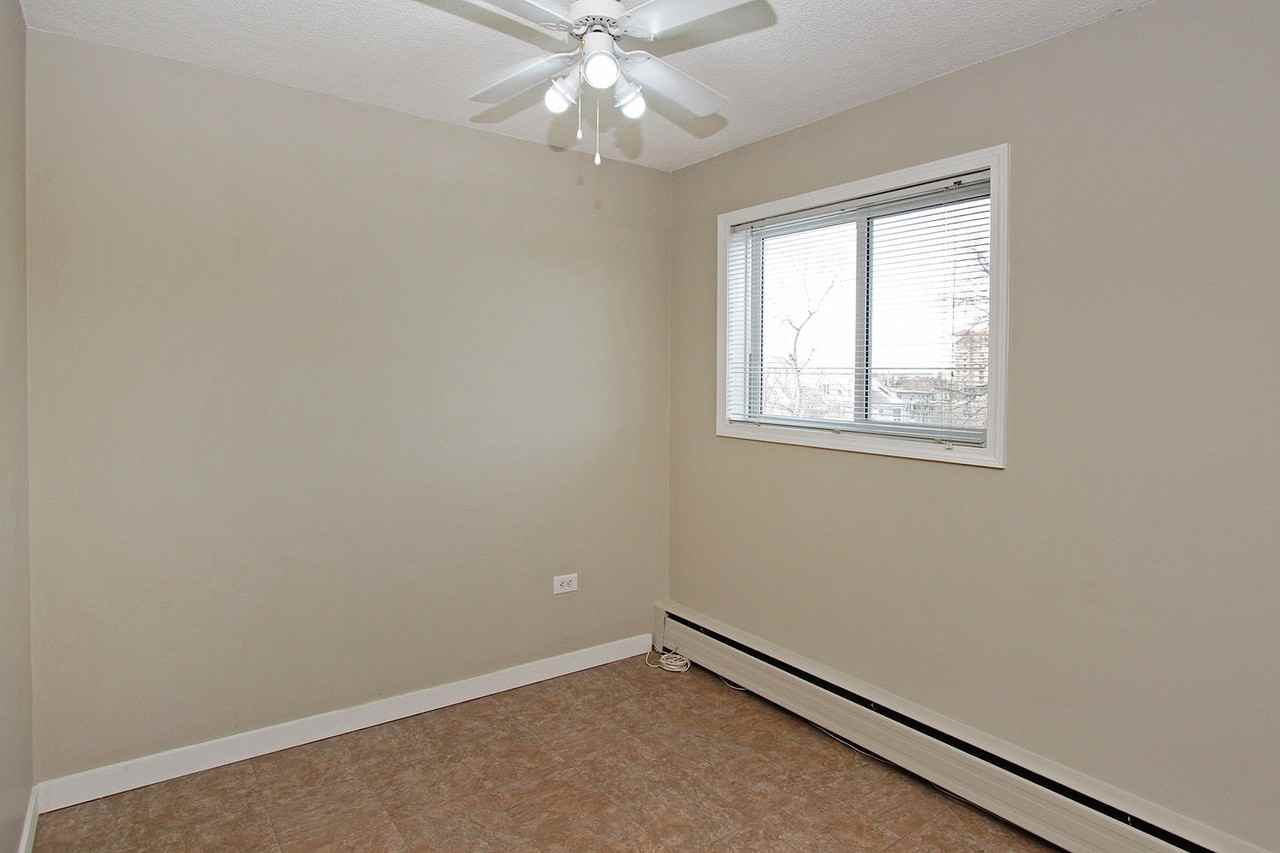 **LOWER MOUNT ROYAL**1909 on 12th Calgary - Photo 5 of 39