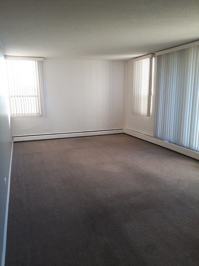 9910 104th - Photo 4 of 33