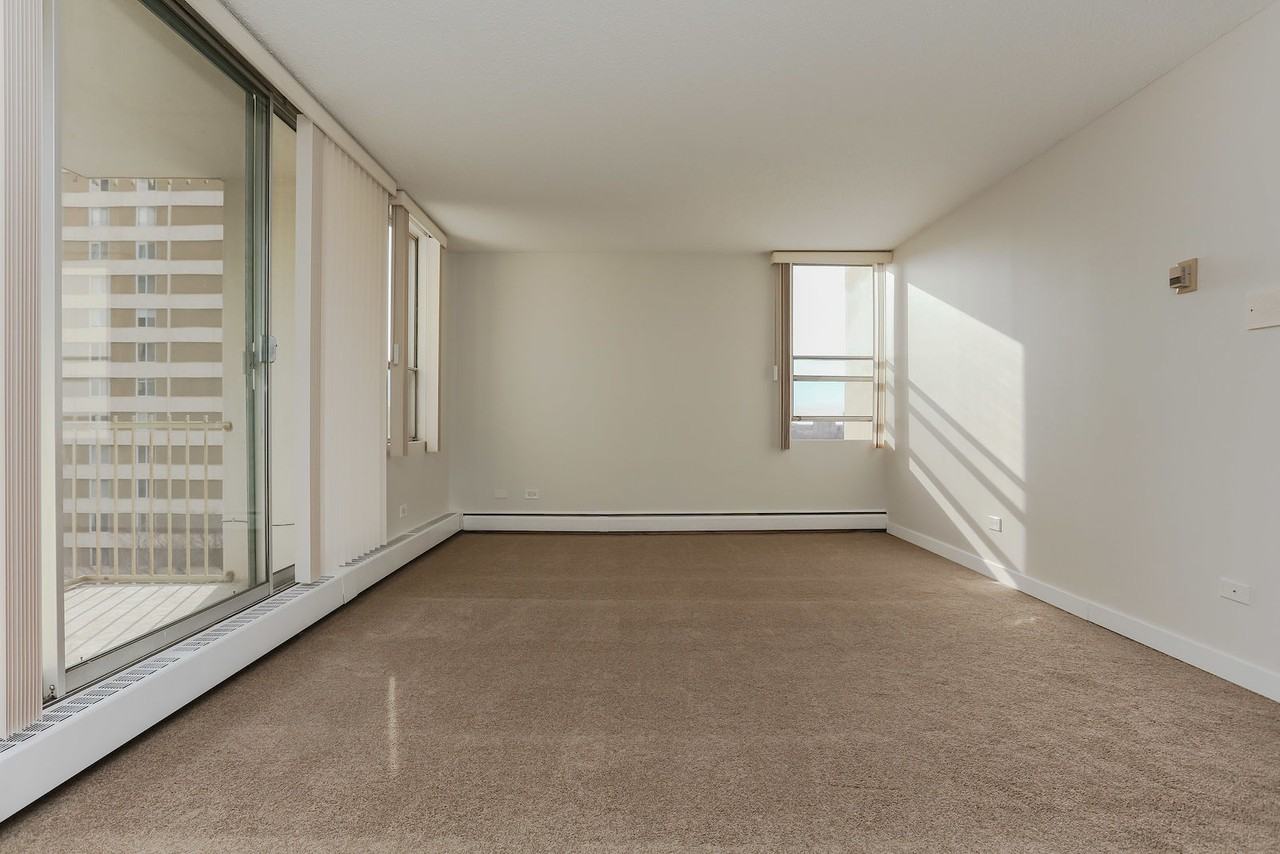 9910 104th - Photo 6 of 33