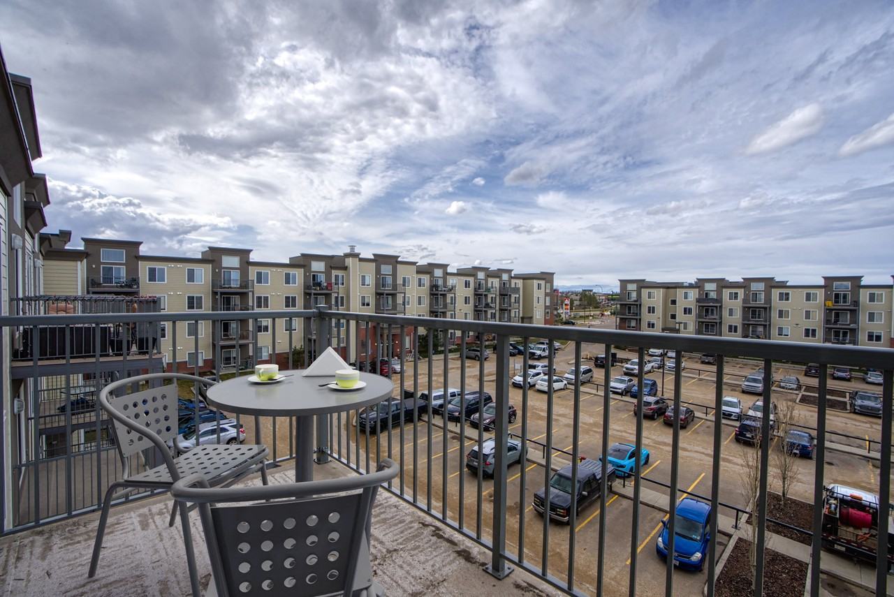 Hollick Kenyon Apartments - Photo 3 of 22