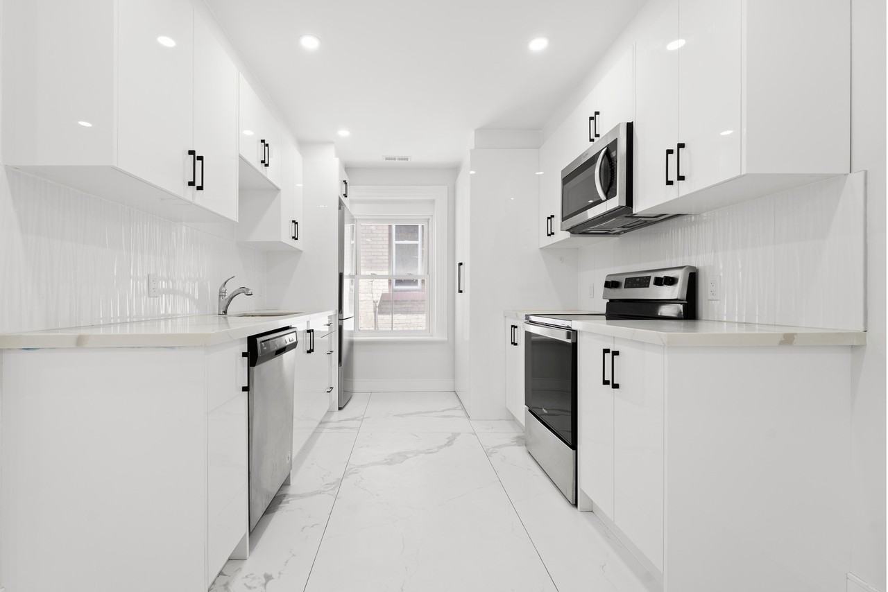 35 Wellington Street - Photo 4 of 12