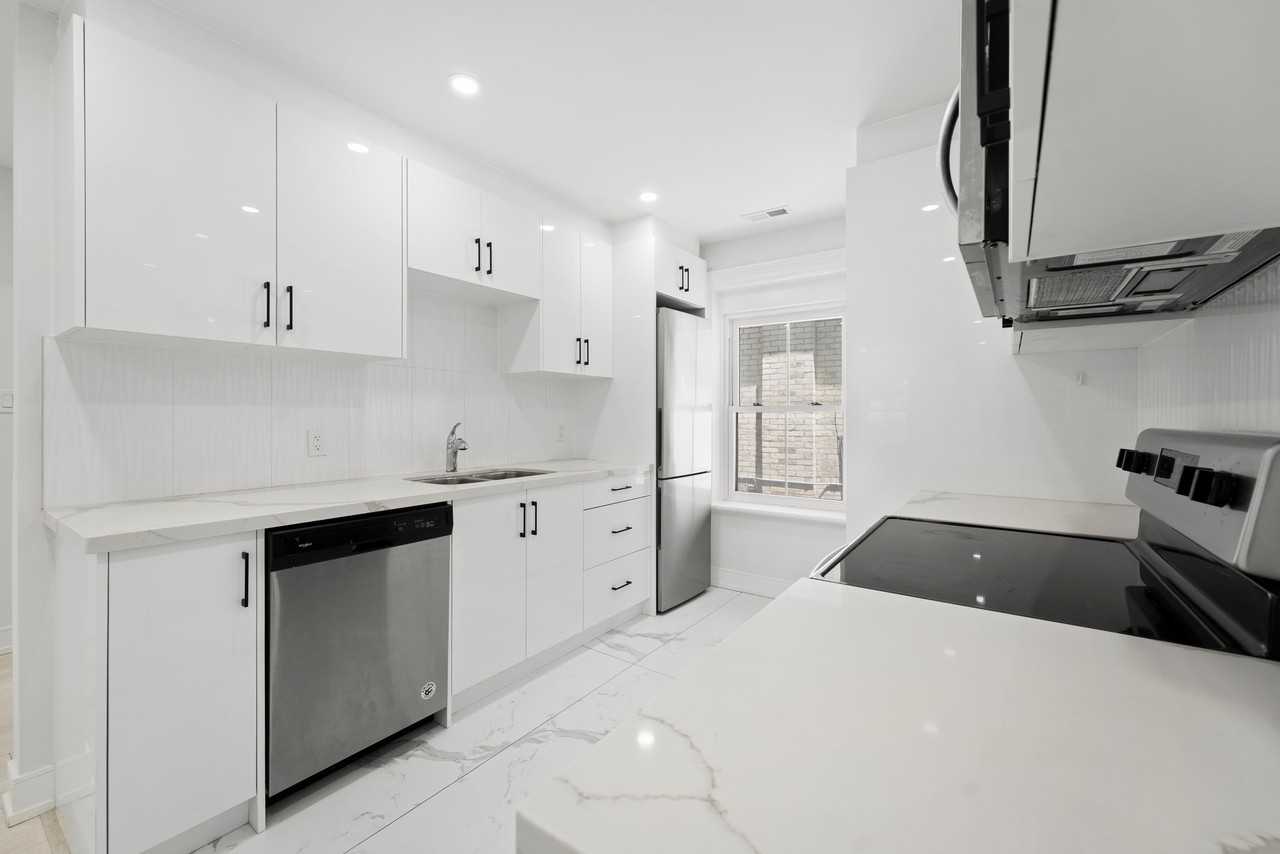 35 Wellington Street - Photo 5 of 12