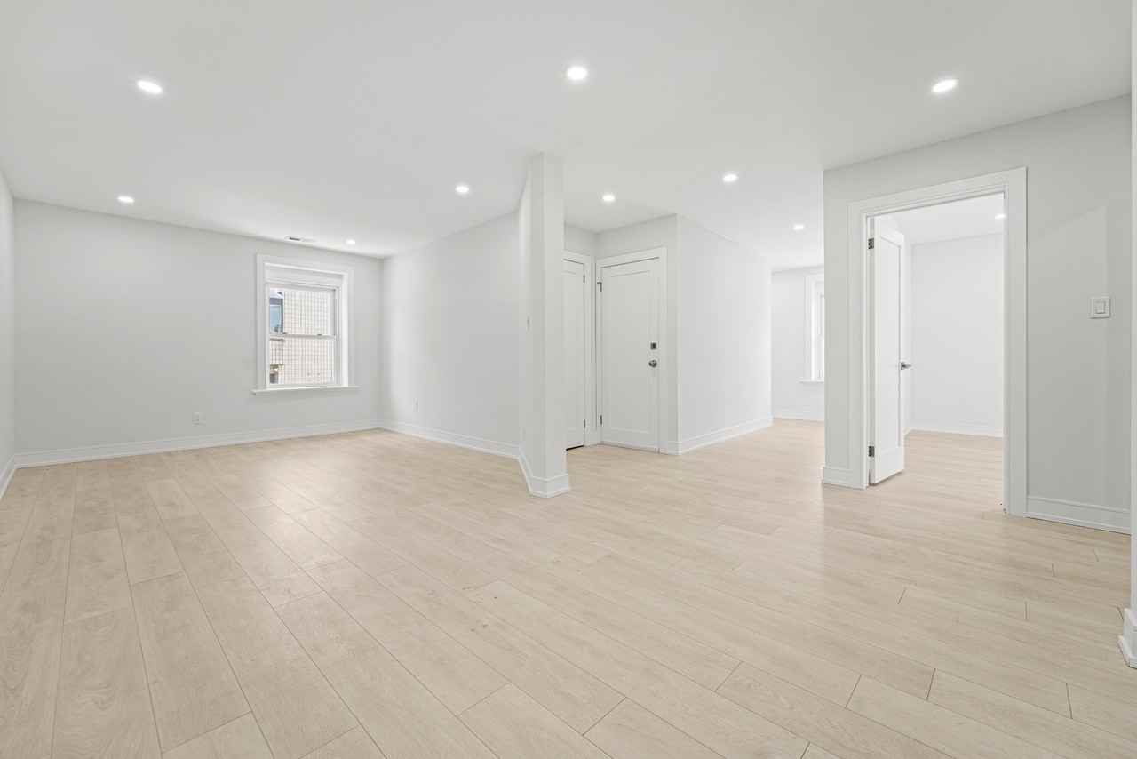 35 Wellington Street - Photo 7 of 12