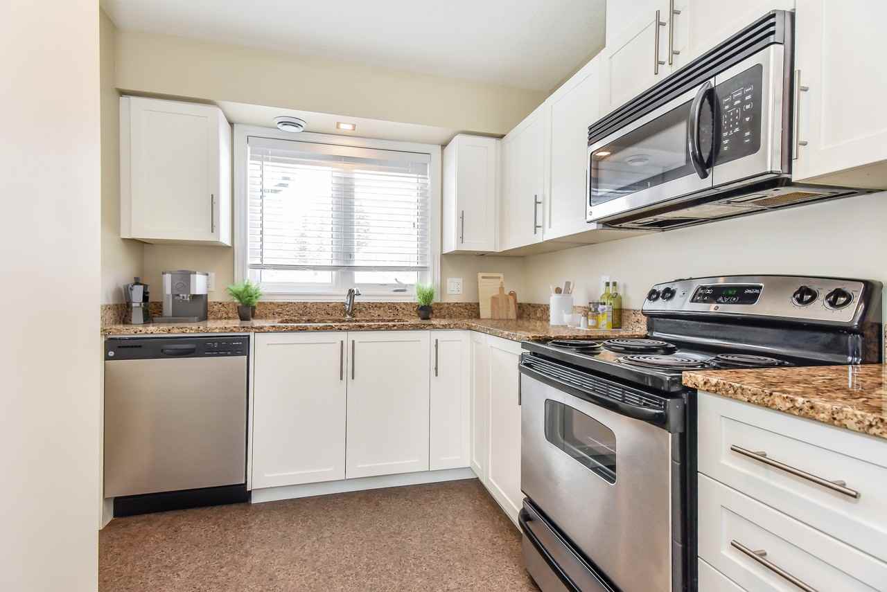 225 Riddell Street - Photo 6 of 50