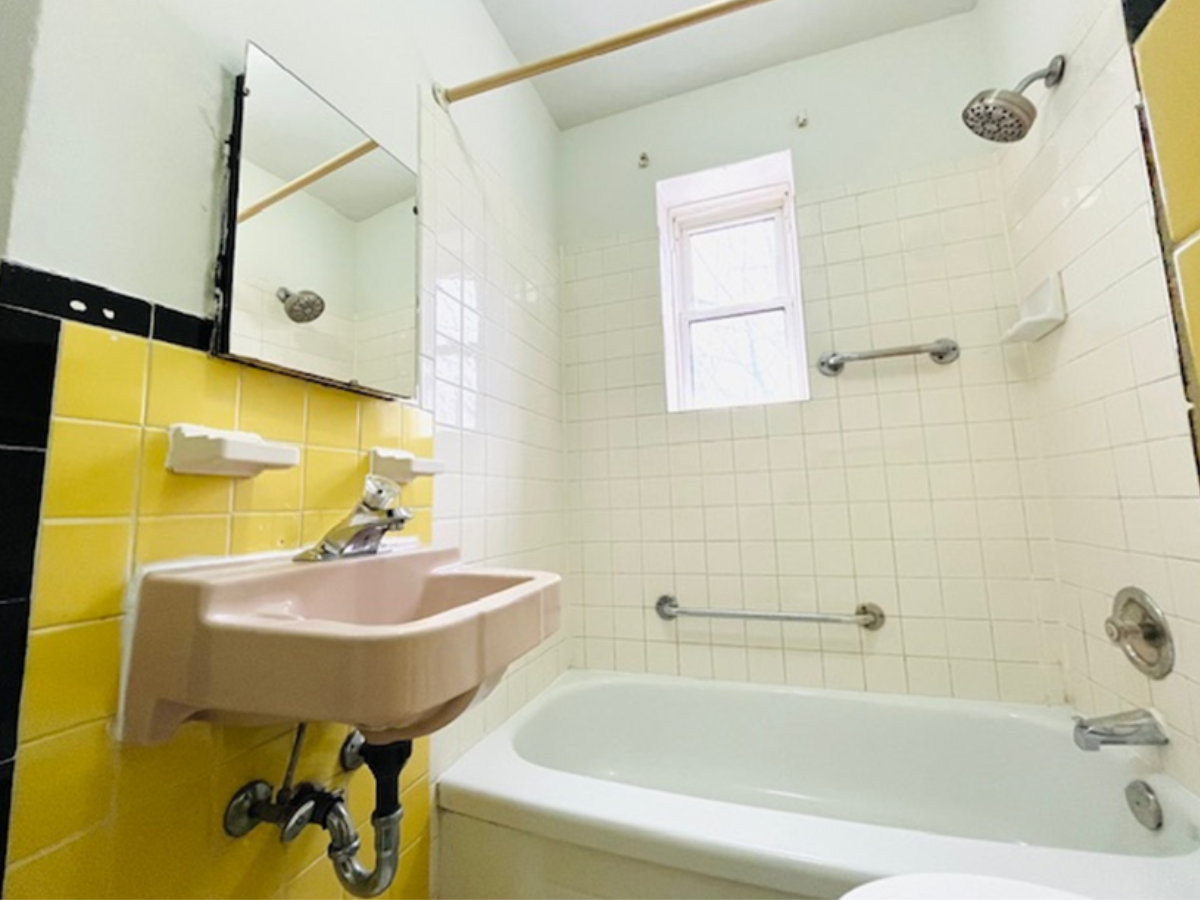 1711 Kingston Rd - Photo 6 of 8