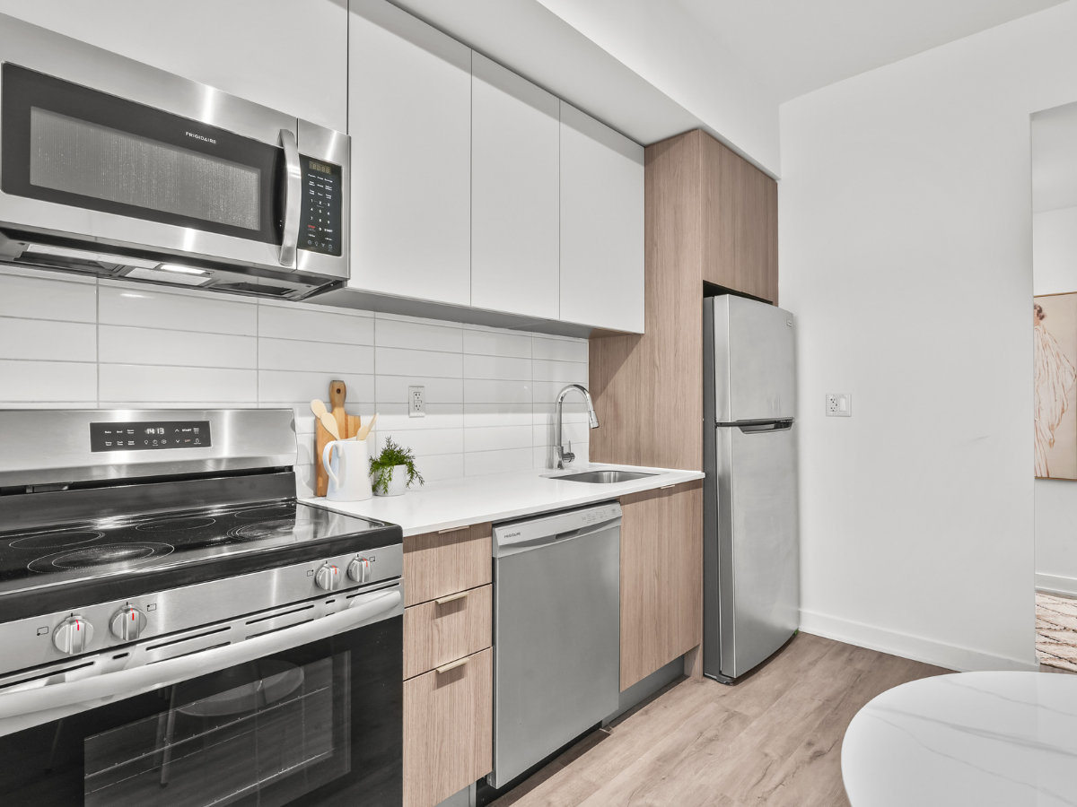 Towns On Danforth - Photo 3 of 29