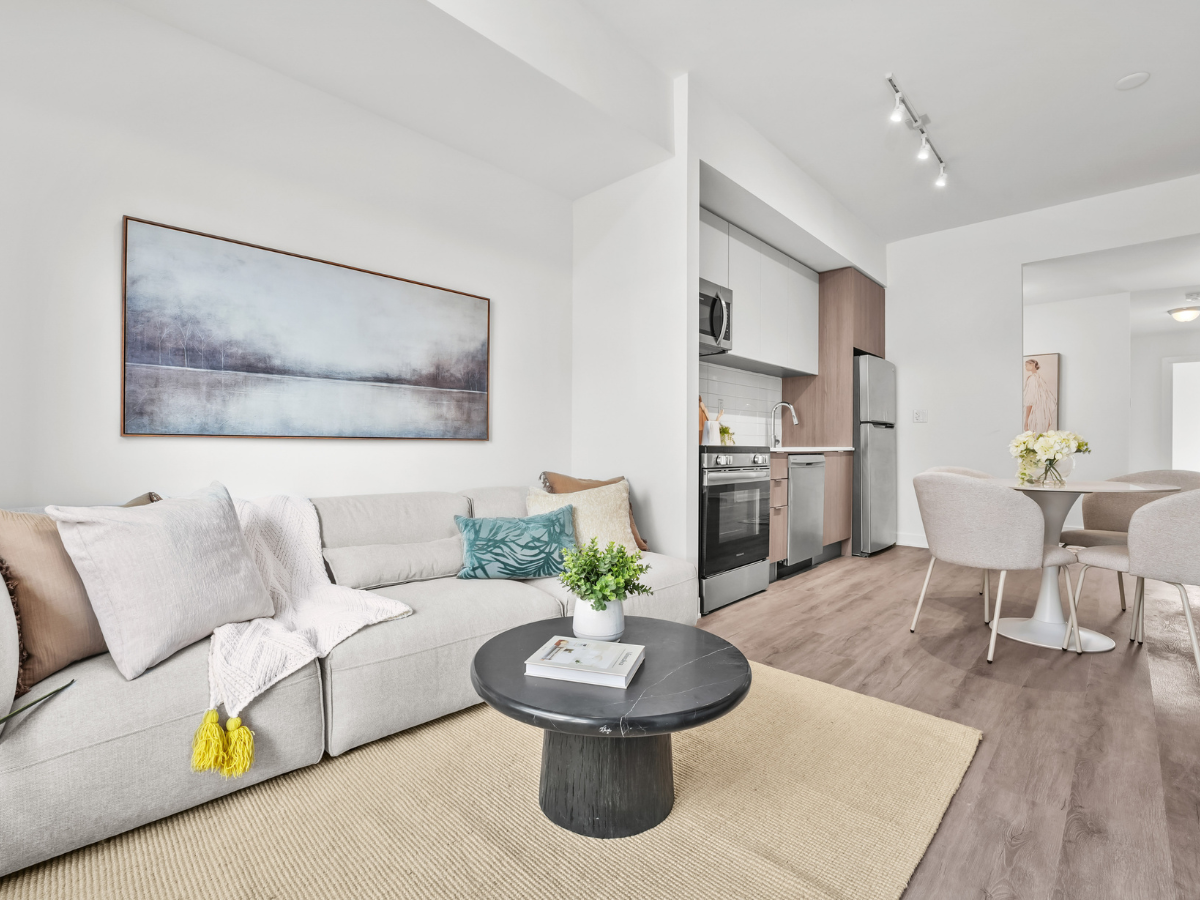 Towns On Danforth - Photo 4 of 29