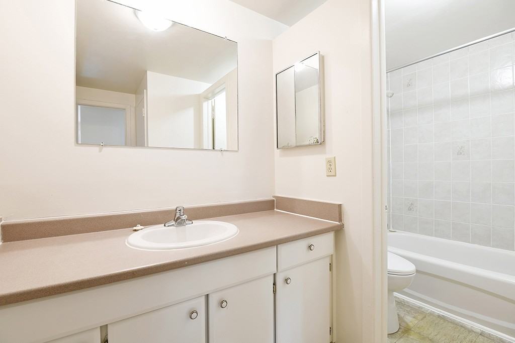 Parkwood Hills Townhomes & Garden Homes - Photo 7 of 28