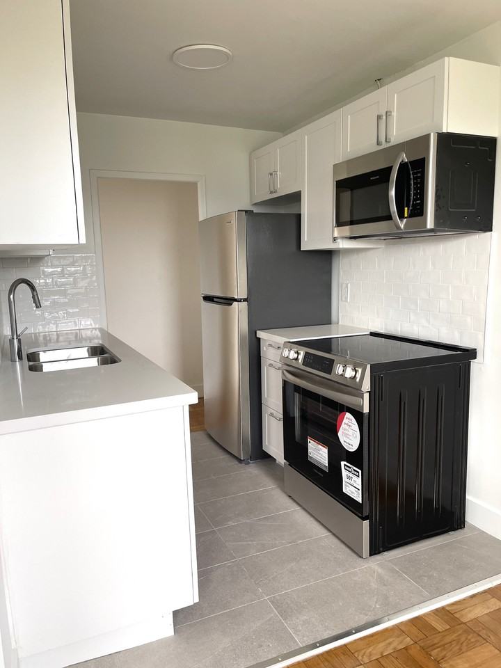 8 Newholm Road - Photo 3 of 10