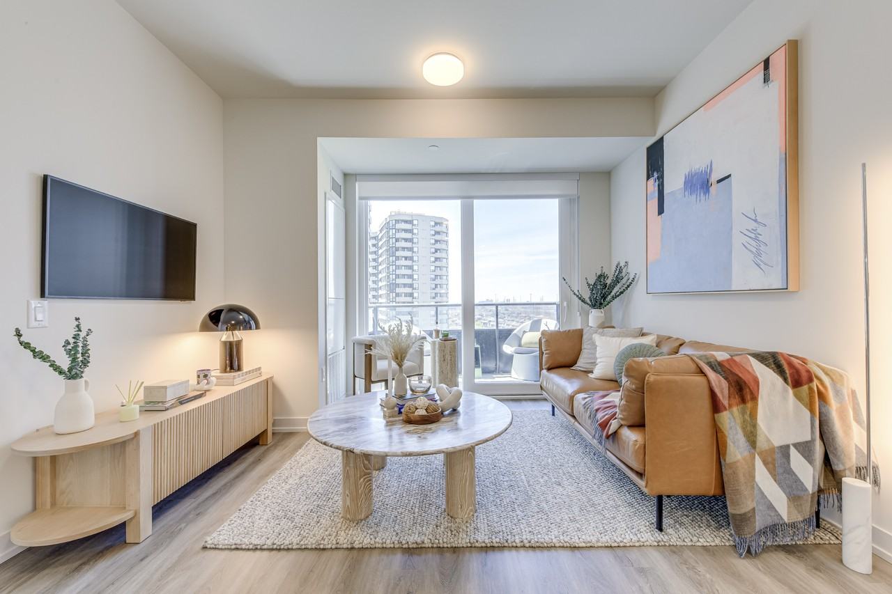 Dialogue - Photo 3 of 22