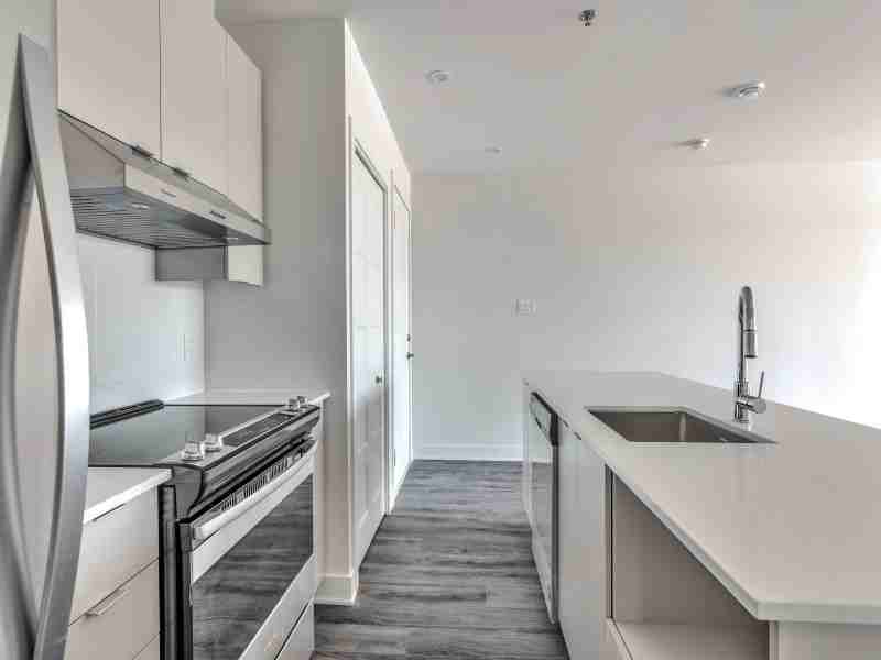 Vida LaSalle Condo Rentals - Photo 5 of 29