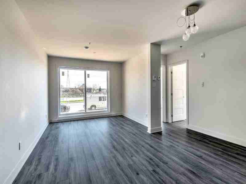 Vida LaSalle Condo Rentals - Photo 7 of 29