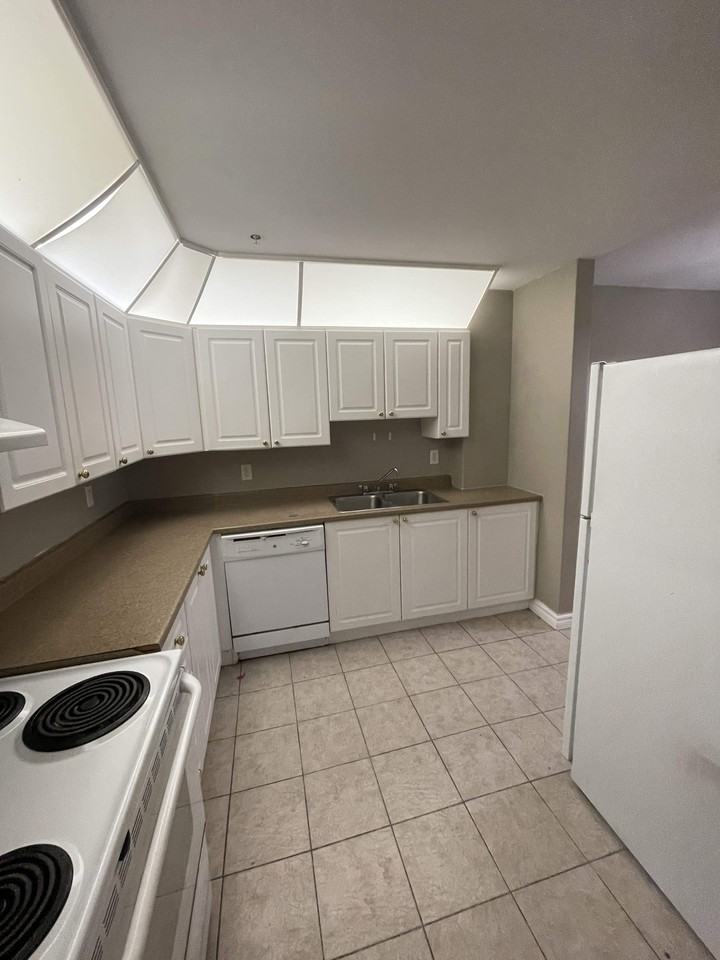 1646 Barrington Street Apartments - Photo 2 of 16