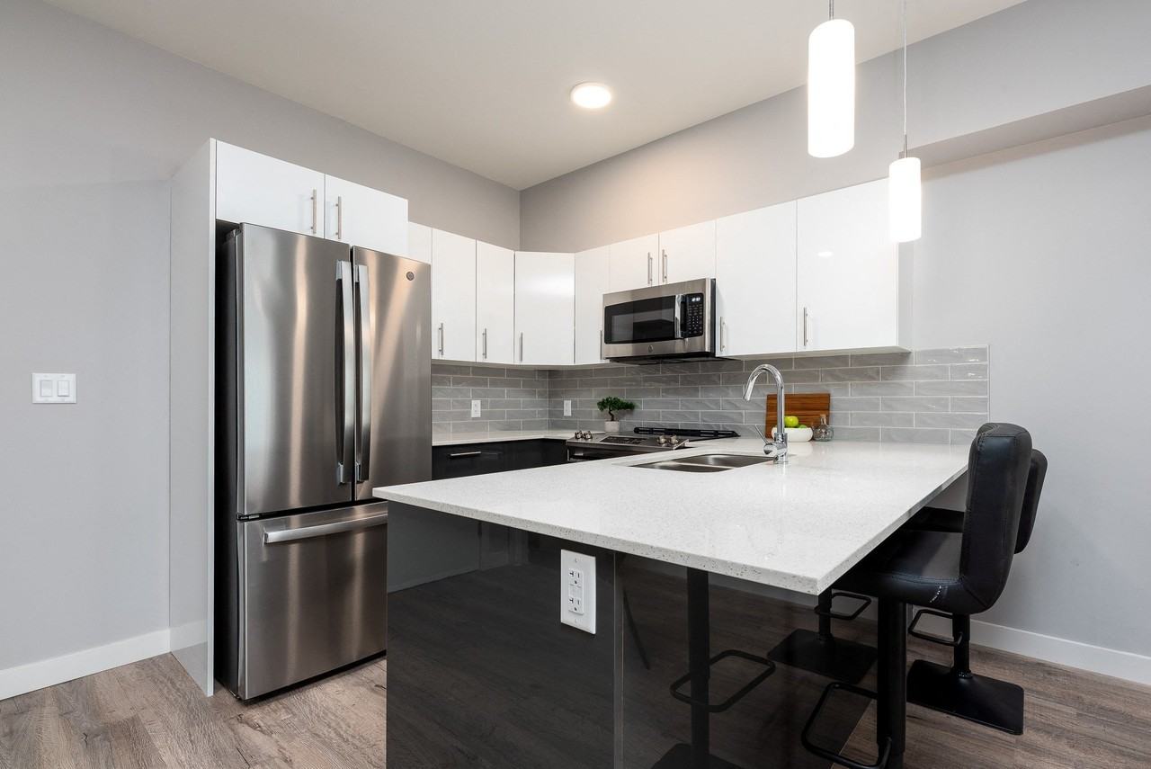 Tenth Line - Photo 5 of 27