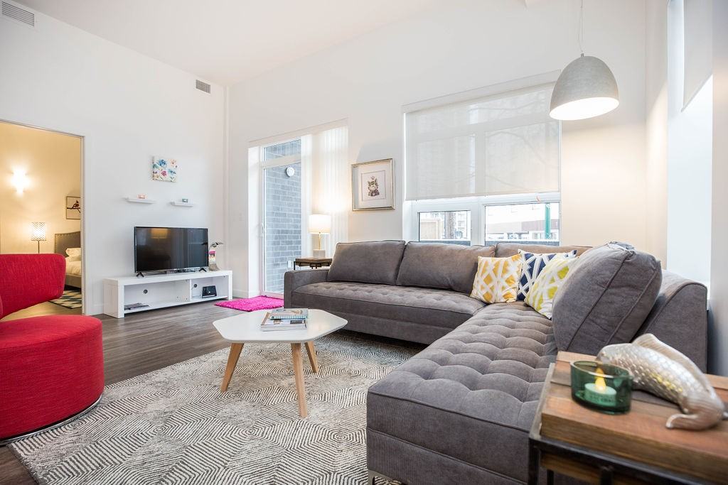 180 Roslyn - Photo 4 of 31