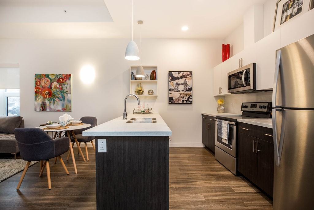 180 Roslyn - Photo 6 of 31