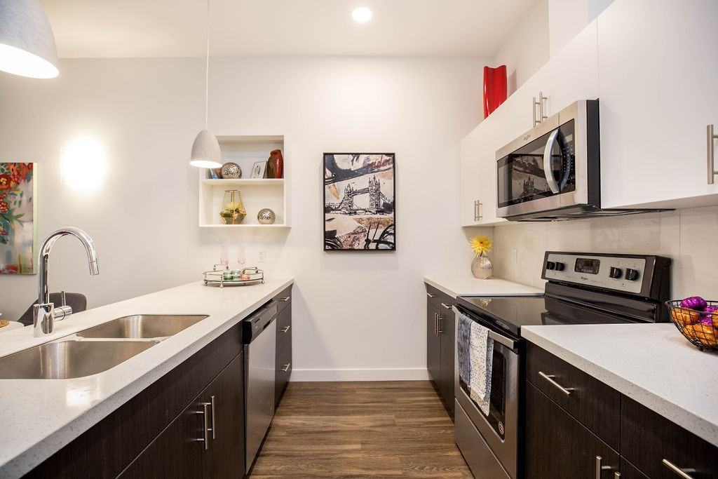 180 Roslyn - Photo 7 of 31