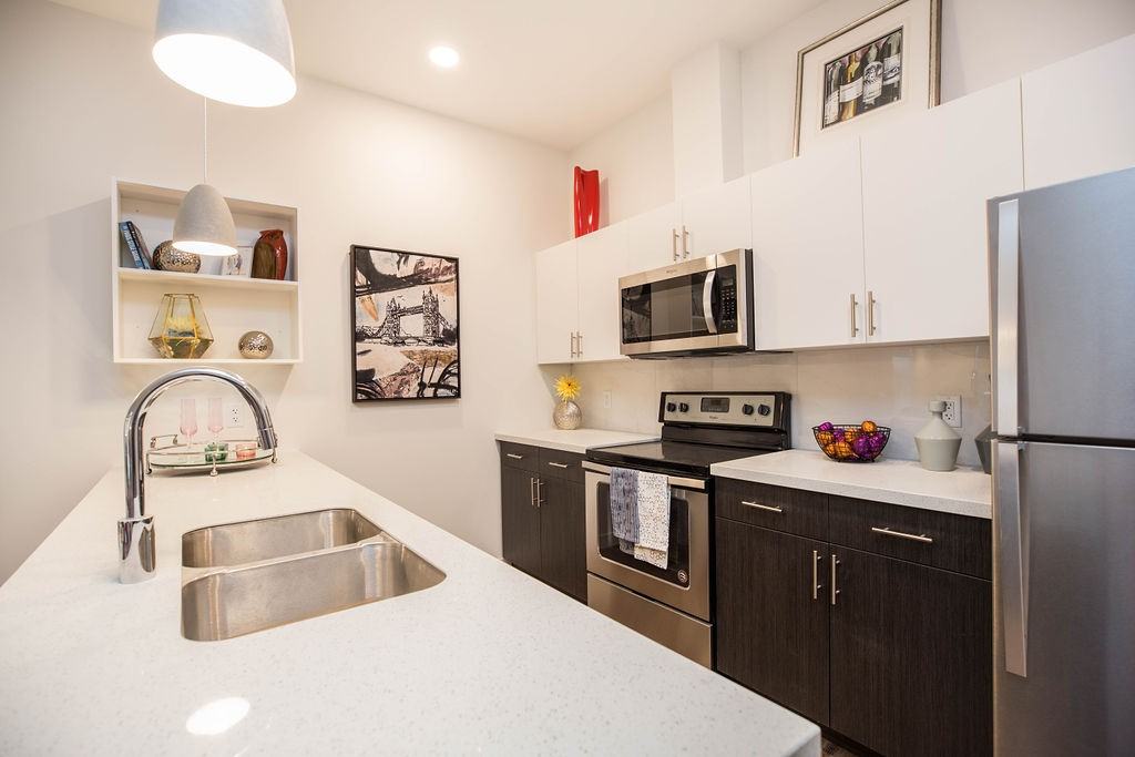 180 Roslyn - Photo 7 of 30