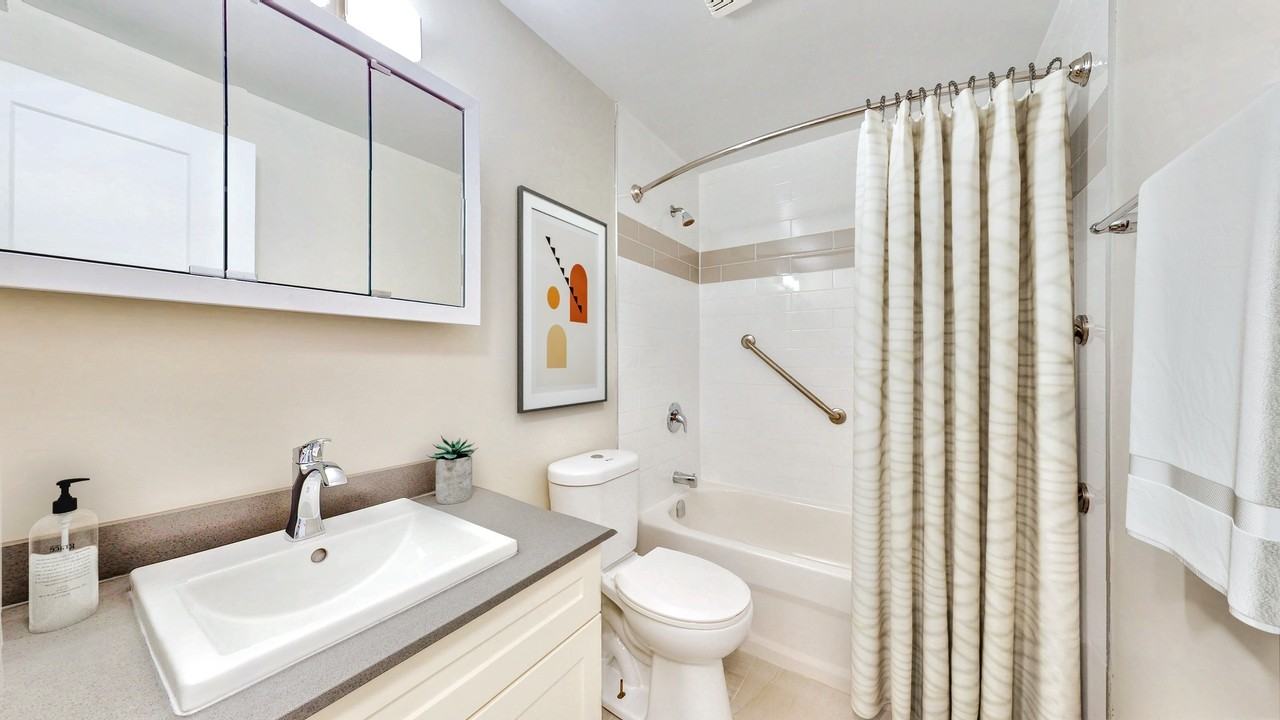 Bradley Court I/II - Photo 5 of 8