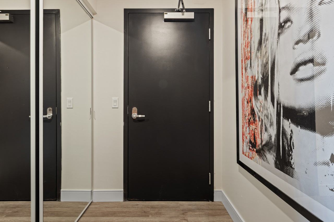 Soho Champagne 2 - Photo 4 of 31