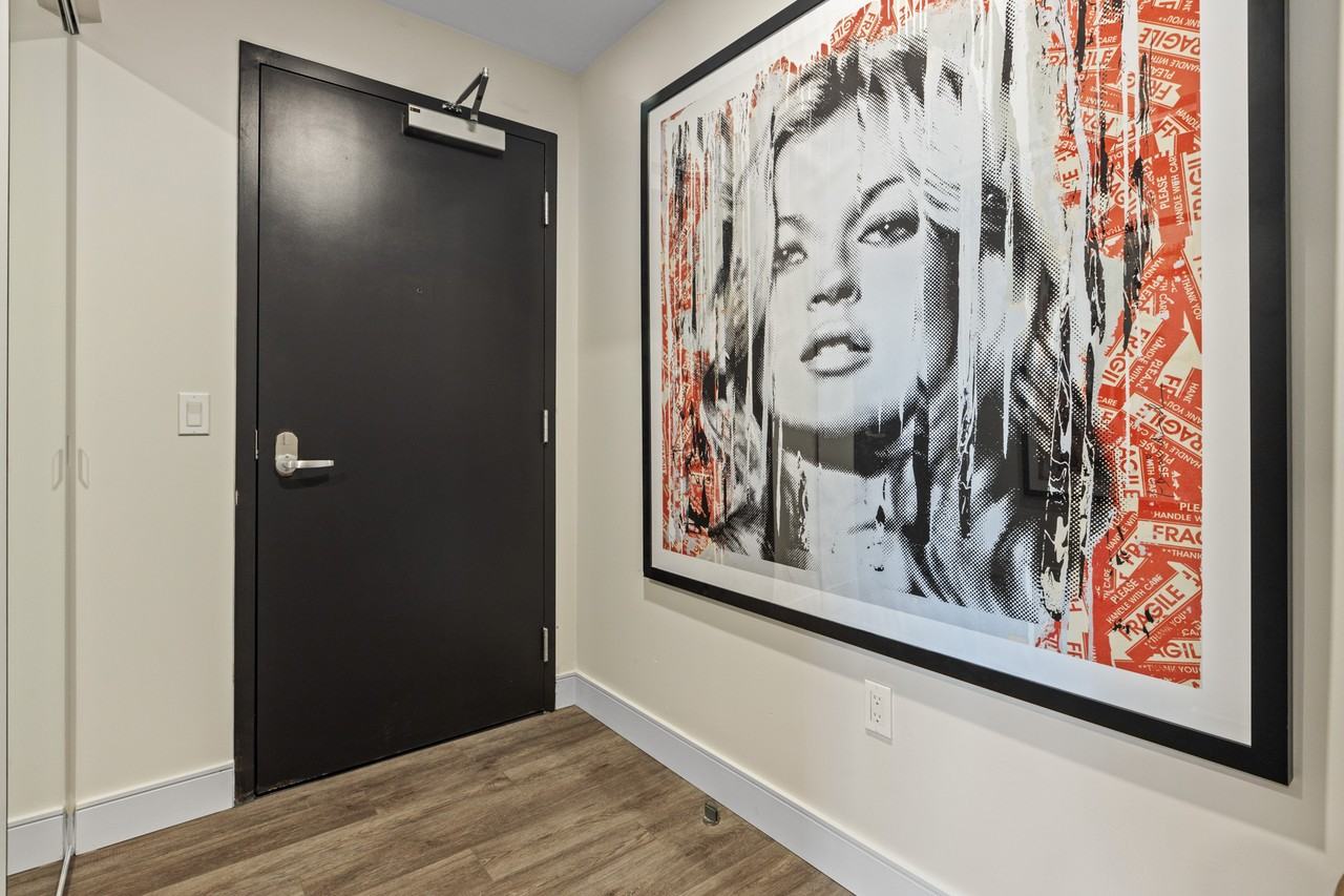 Soho Champagne 2 - Photo 5 of 31