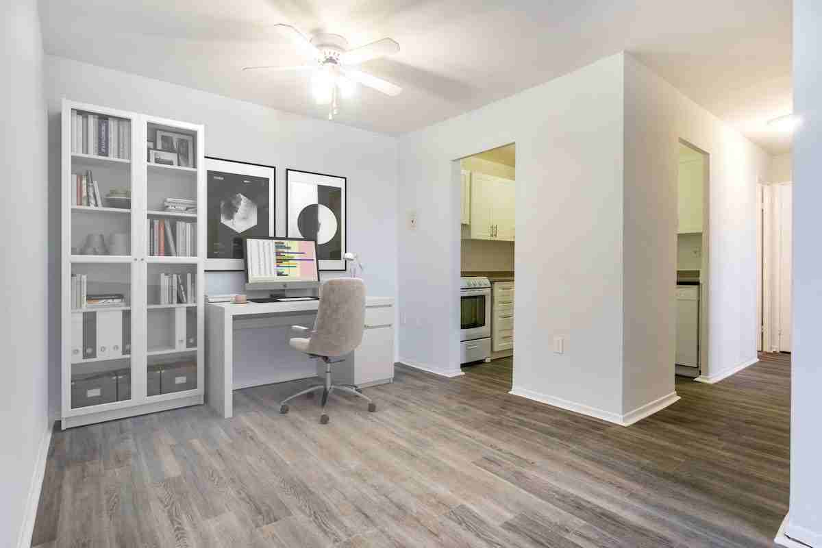 Oxford Square - Photo 7 of 14